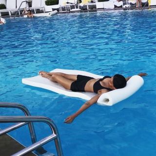Sushmita Sen feet photo thumbnail