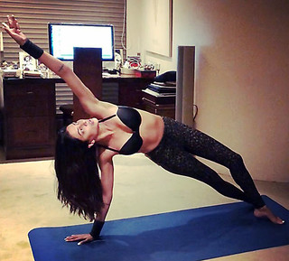 Sushmita Sen feet photo thumbnail
