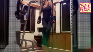 Sushmita Sen feet photo thumbnail