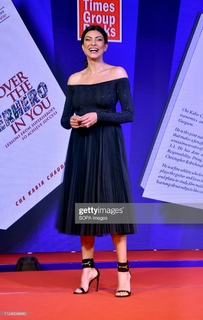 Sushmita Sen feet photo thumbnail