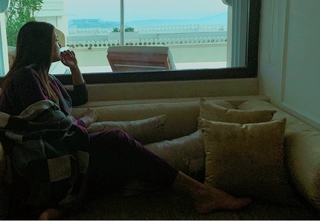 Sushmita Sen feet photo thumbnail