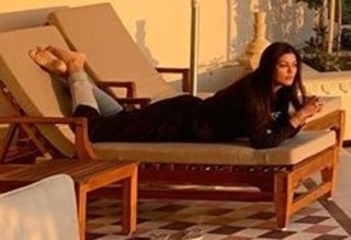 Sushmita Sen feet photo thumbnail