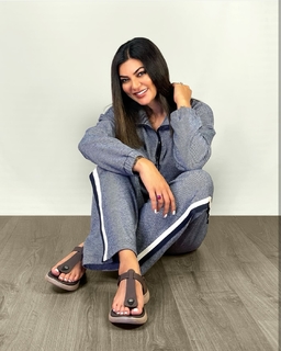 Sushmita Sen feet photo thumbnail