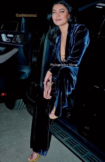 Sushmita Sen feet photo thumbnail
