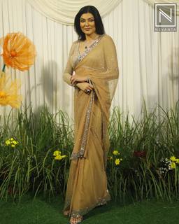 Sushmita Sen feet photo thumbnail