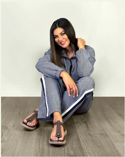 Sushmita Sen feet photo thumbnail