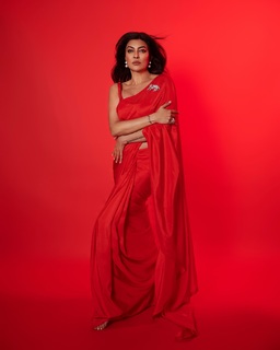 Sushmita Sen feet photo thumbnail