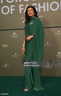 Sushmita Sen feet photo thumbnail