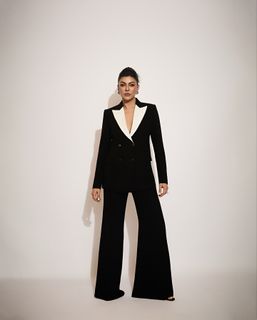 Sushmita Sen feet photo thumbnail