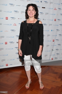 Susie Essman feet photo 14