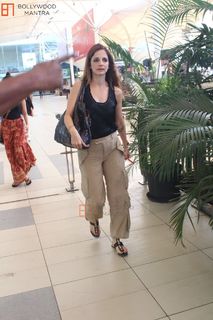 Sussane Roshan feet photo 18