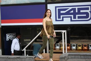 Sussane Roshan feet photo 9