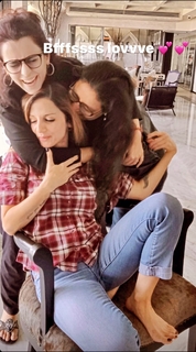 Sussane Roshan feet photo 3