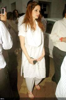Sussane Roshan feet photo 5