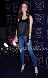 Sussane Roshan feet photo 7