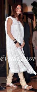 Sussane Roshan feet photo 14