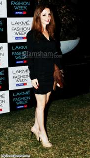 Sussane Roshan feet photo 11