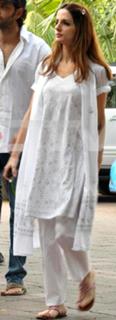 Sussane Roshan feet photo 10