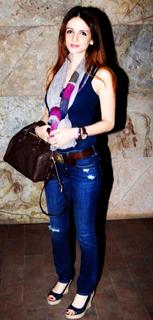 Sussane Roshan feet photo 5