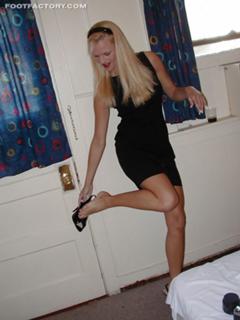 Sussi la Cour Dollenz feet photo 20