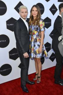 Sutton Foster feet photo thumbnail