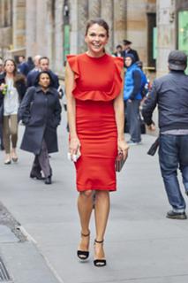 Sutton Foster feet photo thumbnail