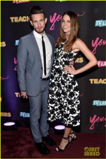 Sutton Foster feet photo thumbnail