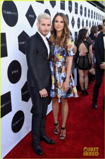 Sutton Foster feet photo thumbnail