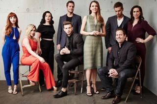 Sutton Foster feet photo thumbnail