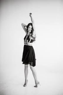 Sutton Foster feet photo thumbnail