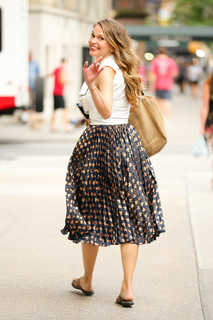 Sutton Foster feet photo thumbnail