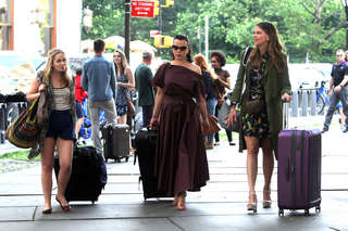 Sutton Foster feet photo thumbnail