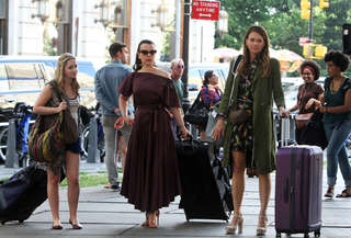 Sutton Foster feet photo thumbnail