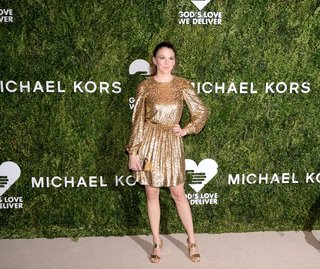 Sutton Foster feet photo thumbnail