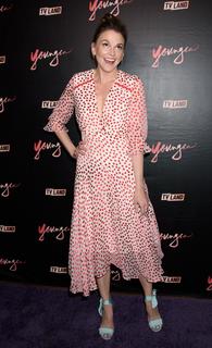 Sutton Foster feet photo thumbnail