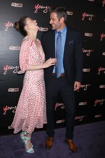 Sutton Foster feet photo thumbnail