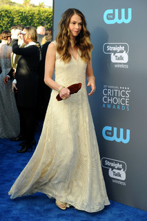 Sutton Foster feet photo thumbnail