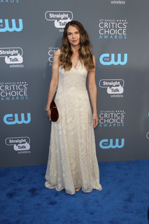 Sutton Foster feet photo thumbnail