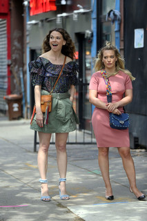 Sutton Foster feet photo thumbnail