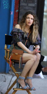 Sutton Foster feet photo thumbnail