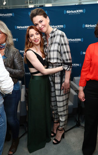 Sutton Foster feet photo thumbnail