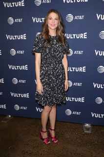 Sutton Foster feet photo thumbnail