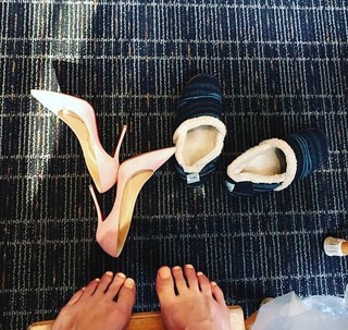 Sutton Foster feet photo thumbnail