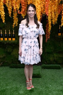 Sutton Foster feet photo thumbnail