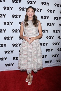 Sutton Foster feet photo thumbnail
