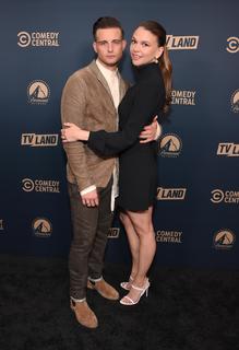 Sutton Foster feet photo thumbnail