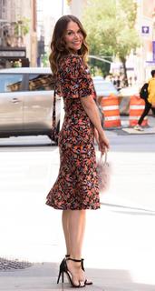 Sutton Foster feet photo thumbnail