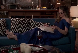 Sutton Foster feet photo thumbnail