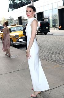 Sutton Foster feet photo thumbnail