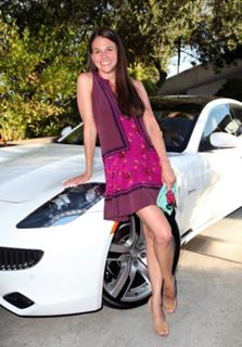 Sutton Foster feet photo thumbnail